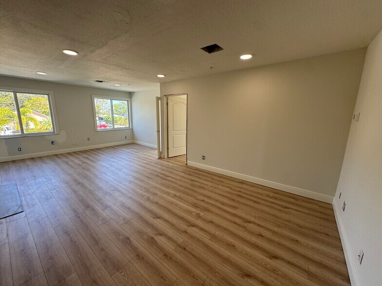 1 SW Osceola St, Stuart, FL à louer - Photo de l’immeuble – Image 3 sur 7