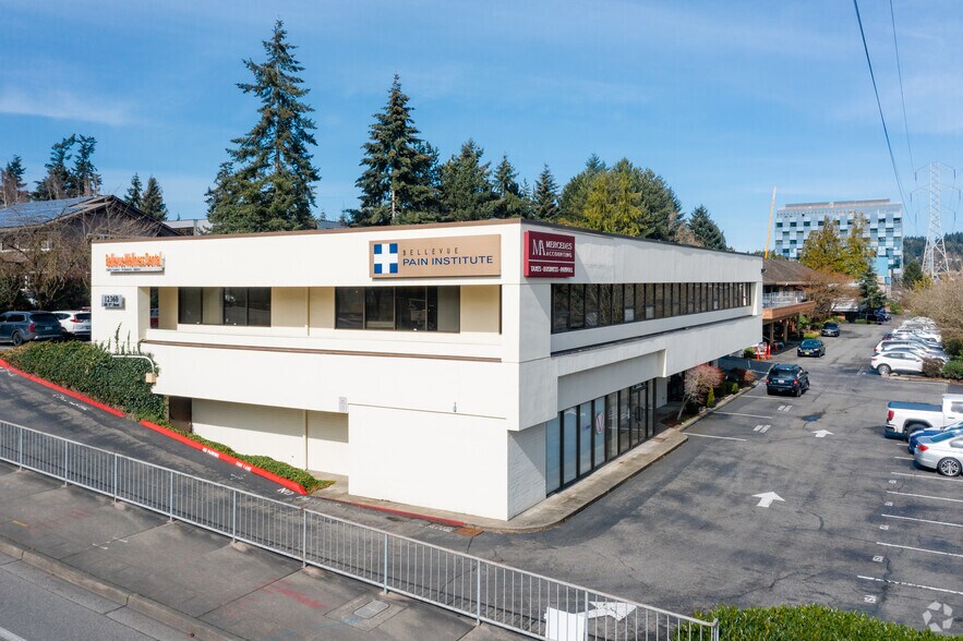 12360 NE 8th St, Bellevue, WA à louer - Photo principale – Image 1 sur 4