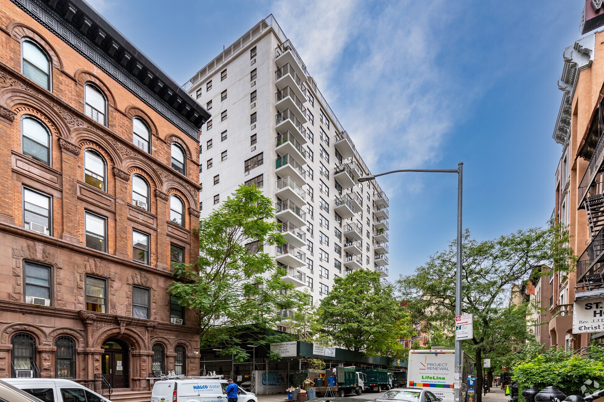350 W 51st St, New York, NY à louer Photo de l’immeuble– Image 1 sur 16