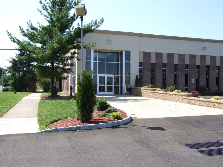 25 Kennedy Blvd, East Brunswick, NJ à louer - Photo de l’immeuble – Image 2 sur 10