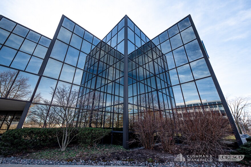 24400 Chagrin Blvd, Beachwood, OH à louer - Photo de l’immeuble – Image 3 sur 12