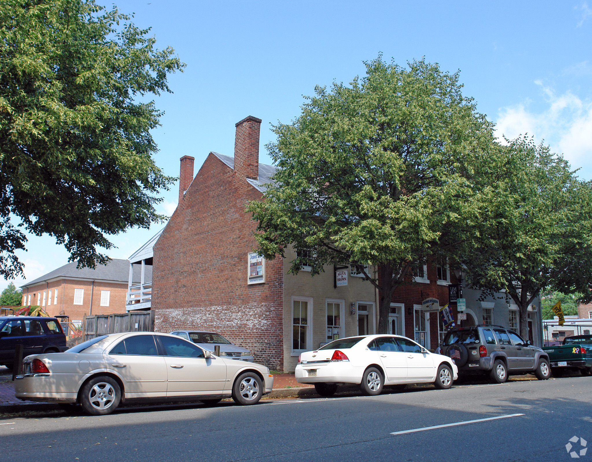 610 Caroline St, Fredericksburg, VA à louer Photo principale– Image 1 sur 3