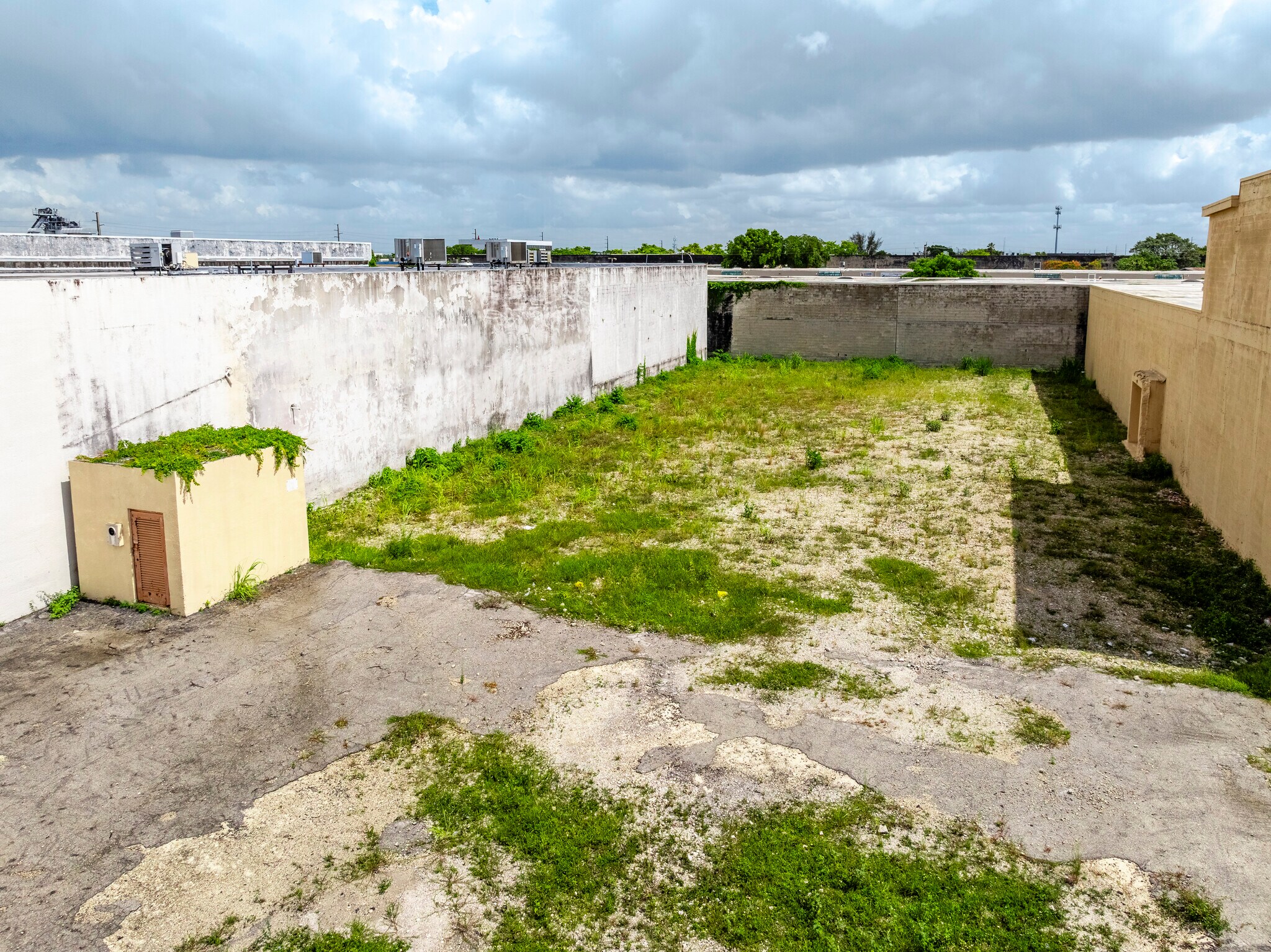 6995 NW 46th St, Miami, FL à vendre Photo de l’immeuble– Image 1 sur 4