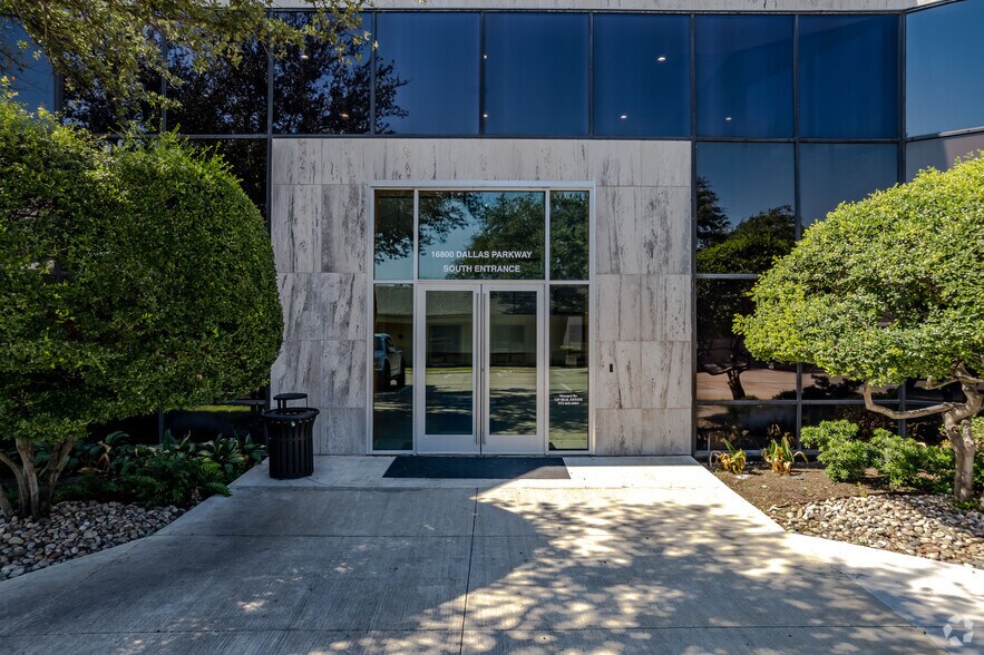 16800 N Dallas Pky, Dallas, TX à vendre - Photo de l’immeuble – Image 2 sur 20