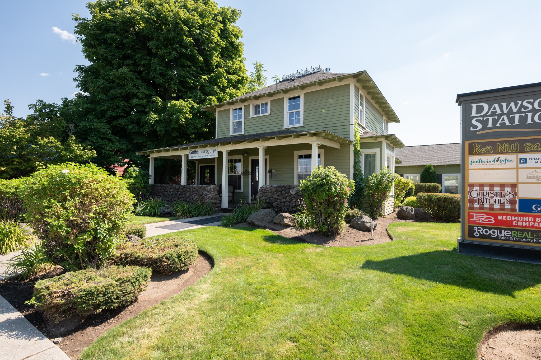 636 NW Cedar Ave, Redmond, OR à louer Photo principale– Image 1 sur 13