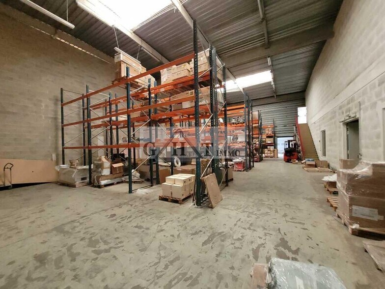 Industriel/Logistique dans Lisses à louer - Photo de l’immeuble – Image 3 sur 19