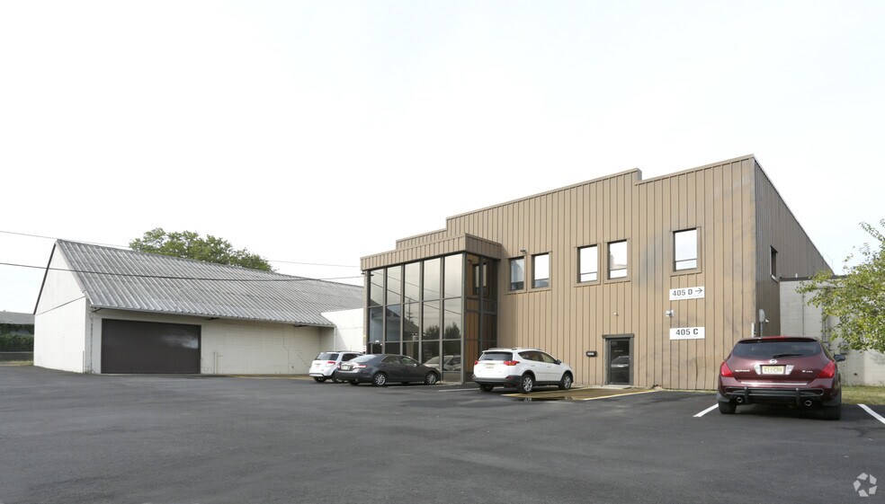 405 Blair Rd, Avenel, NJ à louer - Photo de l’immeuble – Image 3 sur 6