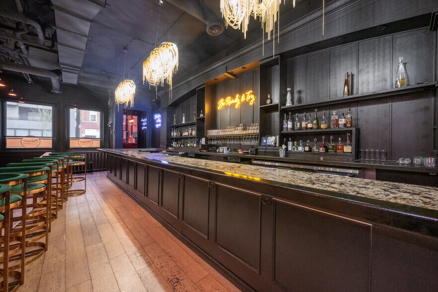 1523 W Chicago Ave, Chicago, IL à vendre - Photo de l’immeuble – Image 3 sur 24