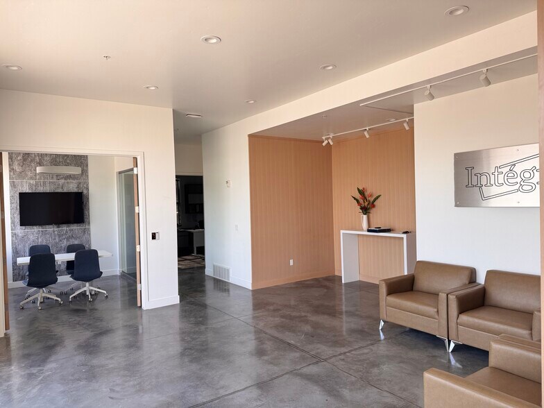 32 S 1800 W, Lindon, UT à louer - Photo de l’immeuble – Image 3 sur 18