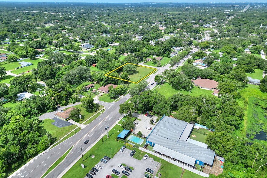 703 Lumsden rd, Brandon, FL à vendre - Photo de l’immeuble – Image 3 sur 7