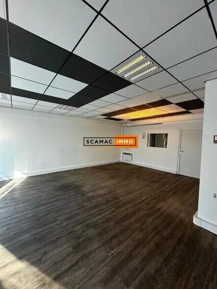 Industriel/Logistique dans Bezons à louer - Photo de l’immeuble – Image 2 sur 4