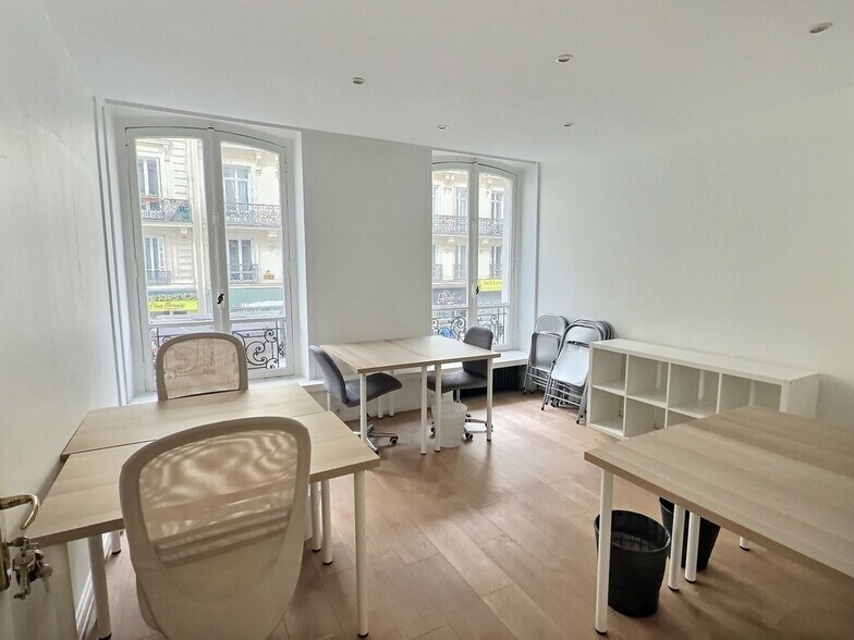 88 Rue La Fayette, Paris à louer - Photo de l’immeuble – Image 3 sur 11