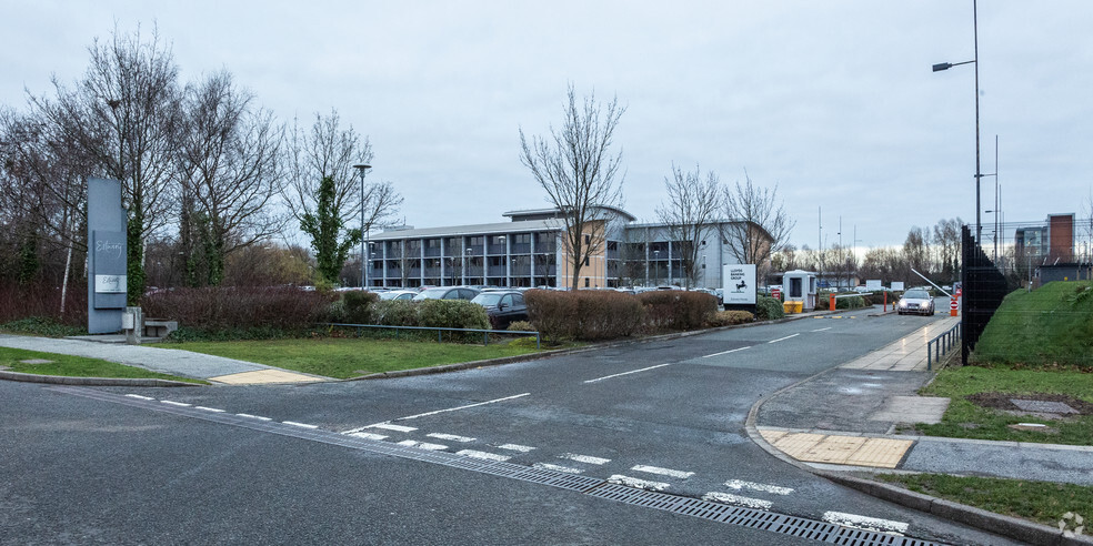 Leeward Dr, Liverpool à vendre - Photo principale – Image 1 sur 4