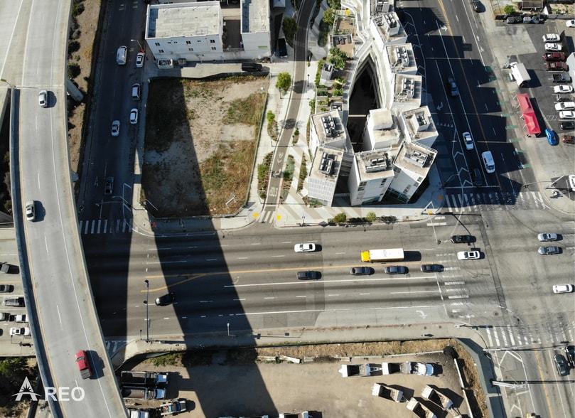 311 W Imperial Hwy, Los Angeles, CA à vendre - Photo de l’immeuble – Image 3 sur 7