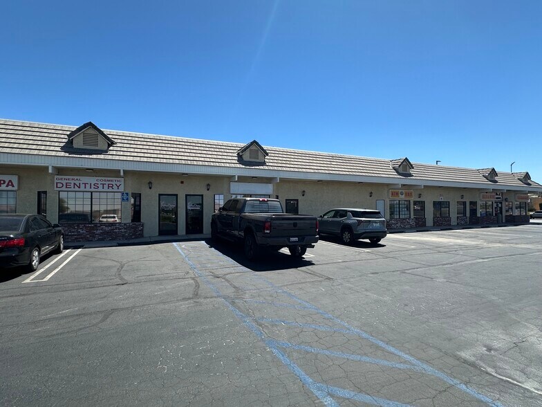 18361 Bear Valley Outer Hwy, Hesperia, CA à louer - Photo de l’immeuble – Image 3 sur 6