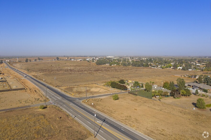 Ave 17, Madera, CA à louer - Aérien – Image 2 sur 5