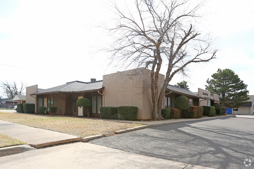 400 N Broadway, Edmond, OK à louer - Photo principale – Image 1 sur 21