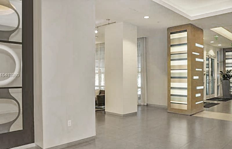 1900 N Bayshore Dr, Miami, FL 33132 - Lot 212 - - Hall d’entrée - Image 2 of 16