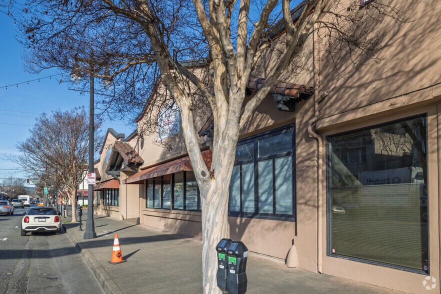 724 Fourth St, San Rafael, CA à vendre - Photo de l’immeuble – Image 3 sur 4
