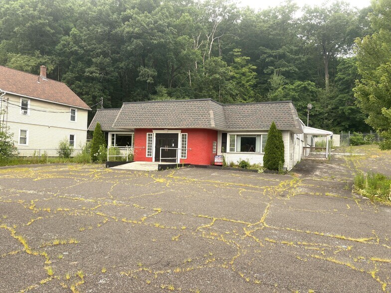 2407 Winsted Rd, Torrington, CT à vendre - Photo de l’immeuble – Image 2 sur 4