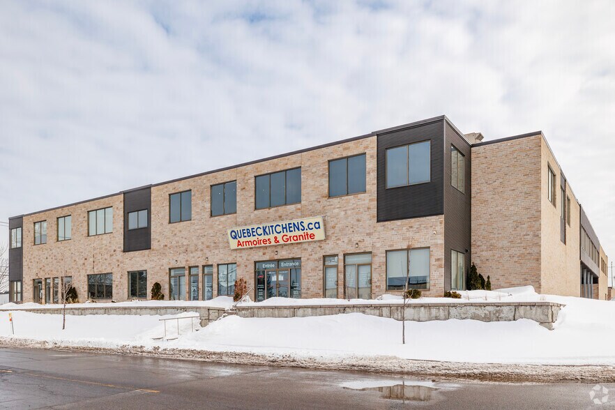 310-350 Rue Ness, Montréal, QC à vendre - Photo principale – Image 1 sur 4