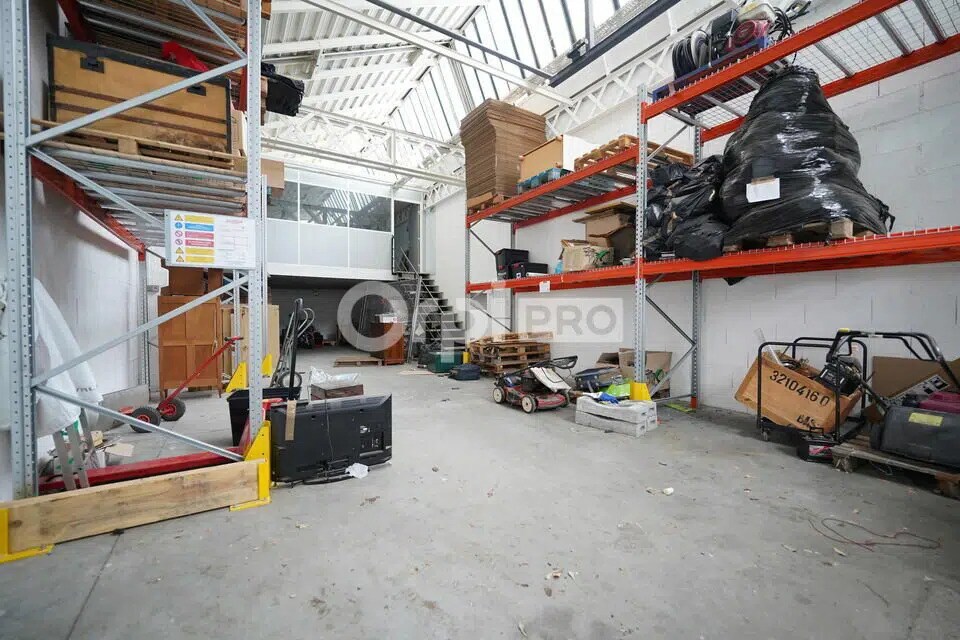 Local d’activités dans Vénissieux à louer Photo intérieure– Image 1 sur 5