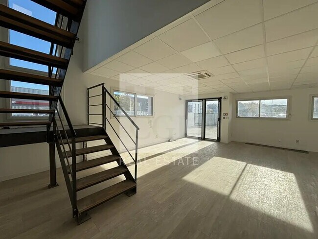 Plus de détails pour 6 Allée Barthelemy Thimonnier, Chaponnay - Bureau à vendre