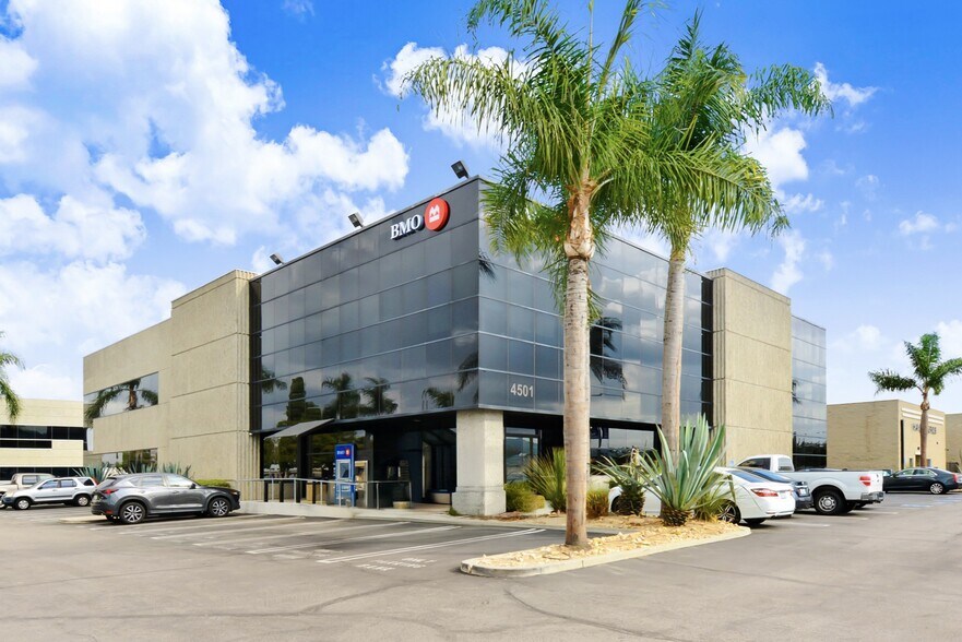 4501 E La Palma Ave, Anaheim, CA à louer - Photo de l’immeuble – Image 3 sur 12