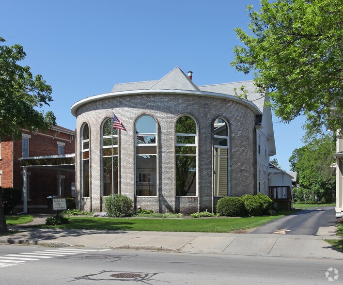 76 S Main St, Fairport, NY à vendre - Photo principale – Image 1 sur 15