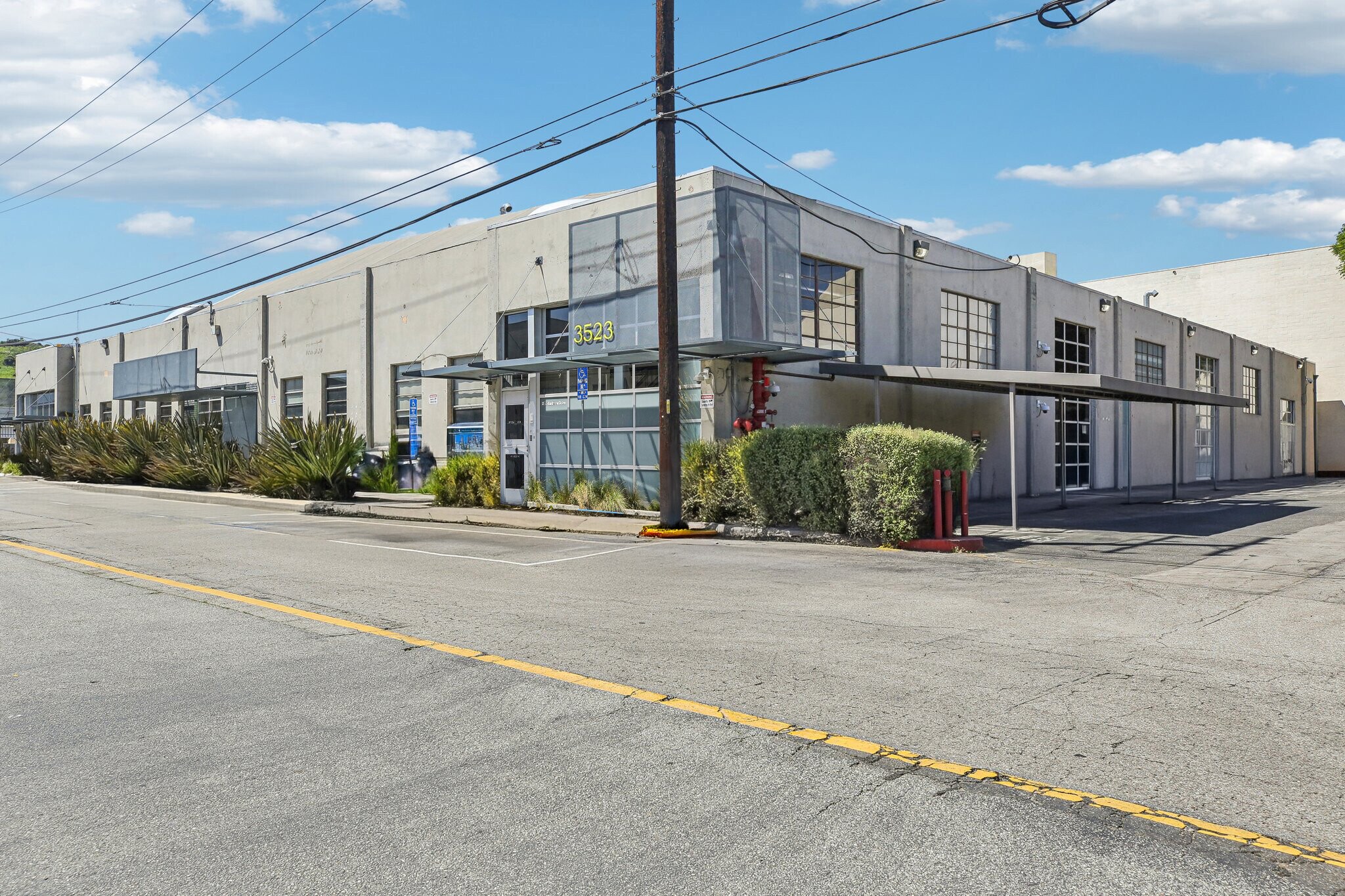 3523-3525 Eastham Dr, Culver City, CA à louer Photo principale– Image 1 sur 10
