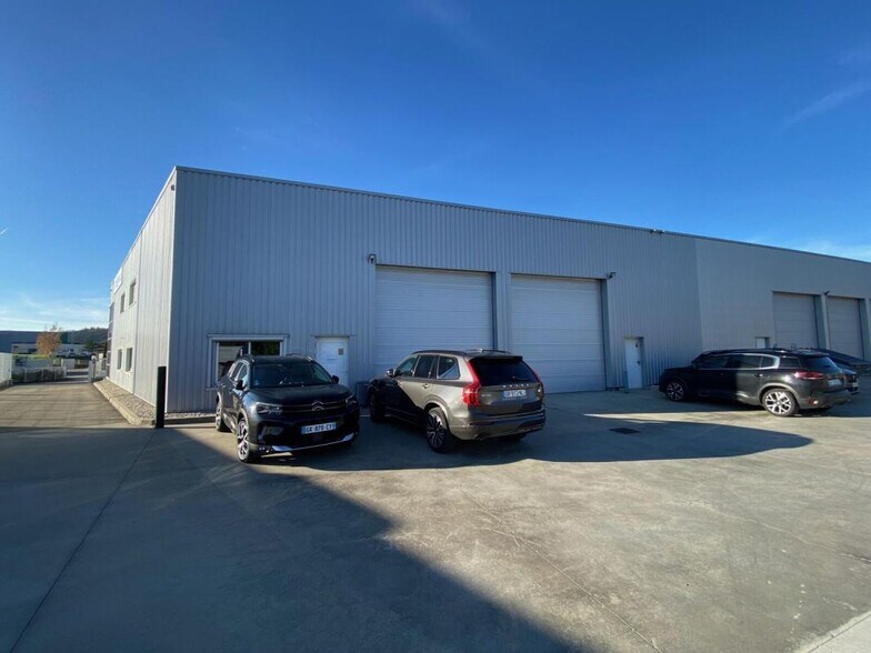 Local d’activités dans Vourles à louer - Photo de l’immeuble – Image 1 sur 8