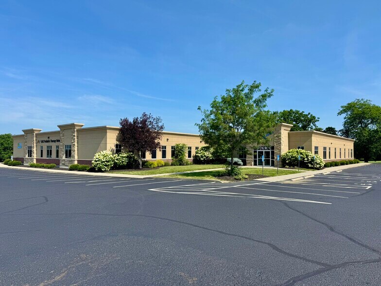 7591 Tylers Place Blvd, West Chester, OH à louer - Photo de l’immeuble – Image 2 sur 5