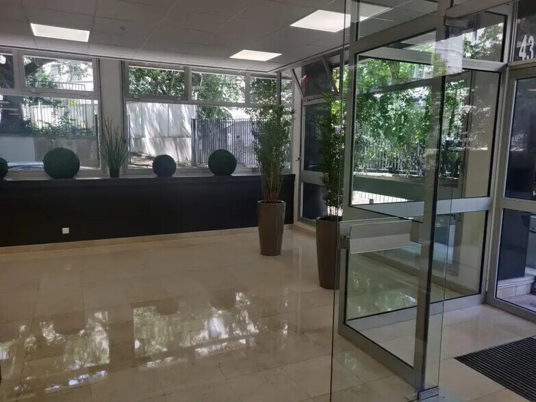 Bureau dans Paris à louer - Photo de l’immeuble – Image 2 sur 16