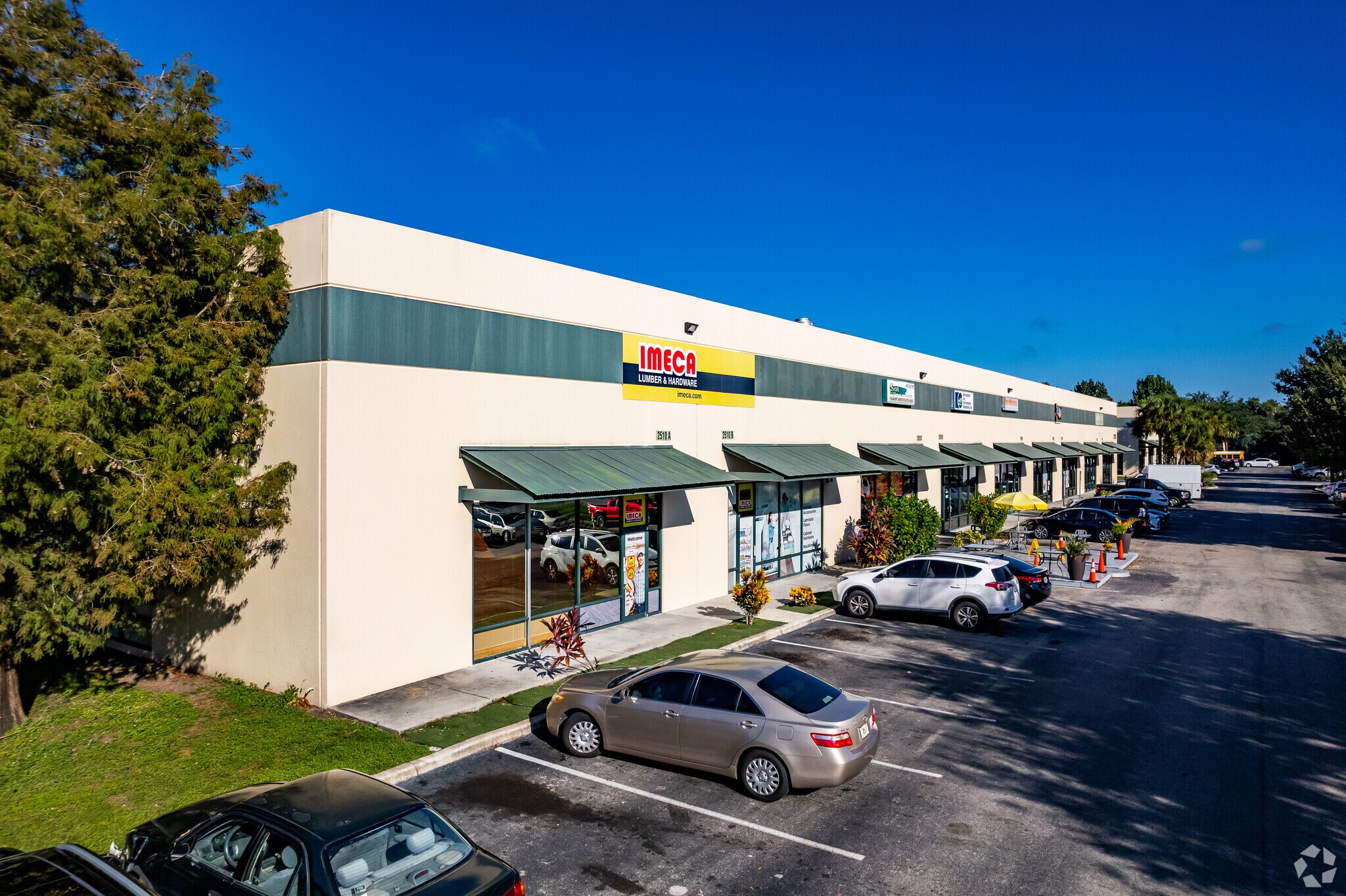 1201-1215 E Donegan Ave, Kissimmee, FL à louer Photo principale– Image 1 sur 7