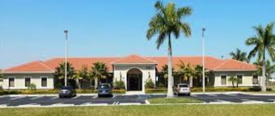 567 NW Lake Whitney Pl, Port Saint Lucie, FL à vendre - Photo de l’immeuble – Image 2 sur 15