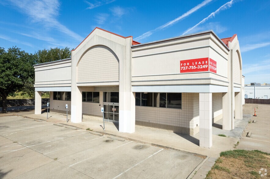 1811 E Arkansas Ln, Arlington, TX à vendre - Photo principale – Image 1 sur 10