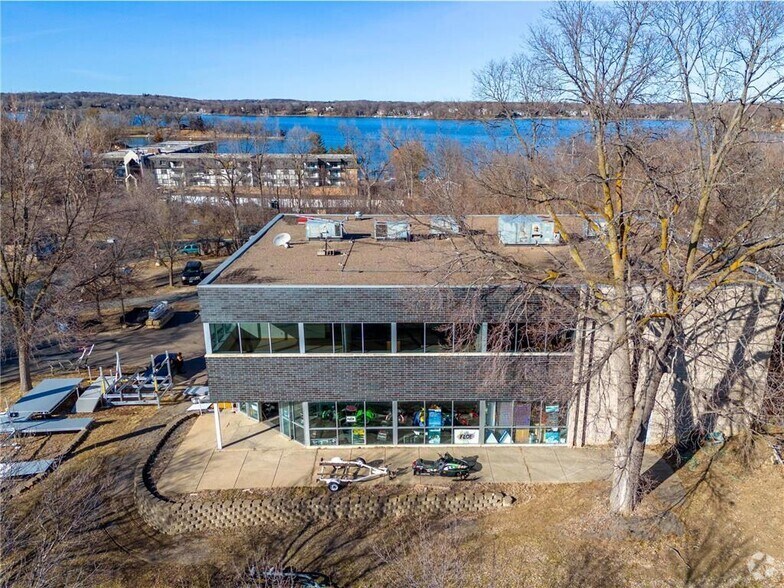 4388 Shoreline Dr, Spring Park, MN à vendre - Photo de l’immeuble – Image 2 sur 94
