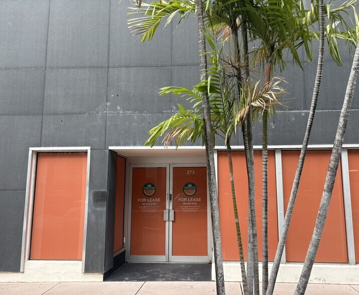 273 Alhambra Cir, Coral Gables, FL à louer - Photo de l’immeuble – Image 2 sur 5