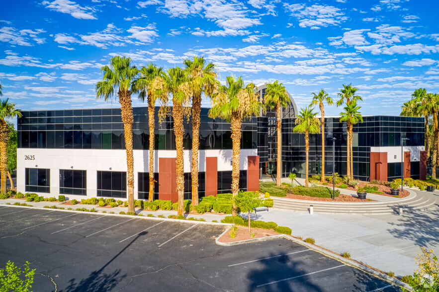 2501 N Green Valley Pky, Henderson, NV à louer - Photo de l’immeuble – Image 1 sur 9