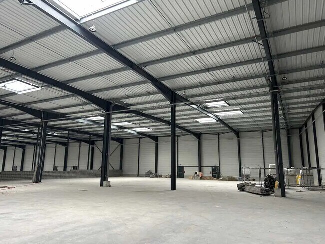 Plus de détails pour Bureau, Local d'activités à louer