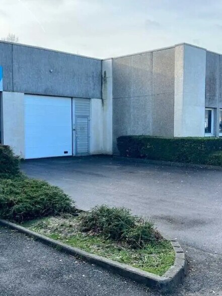 Local d’activités dans Lognes à louer - Photo de l’immeuble – Image 2 sur 12