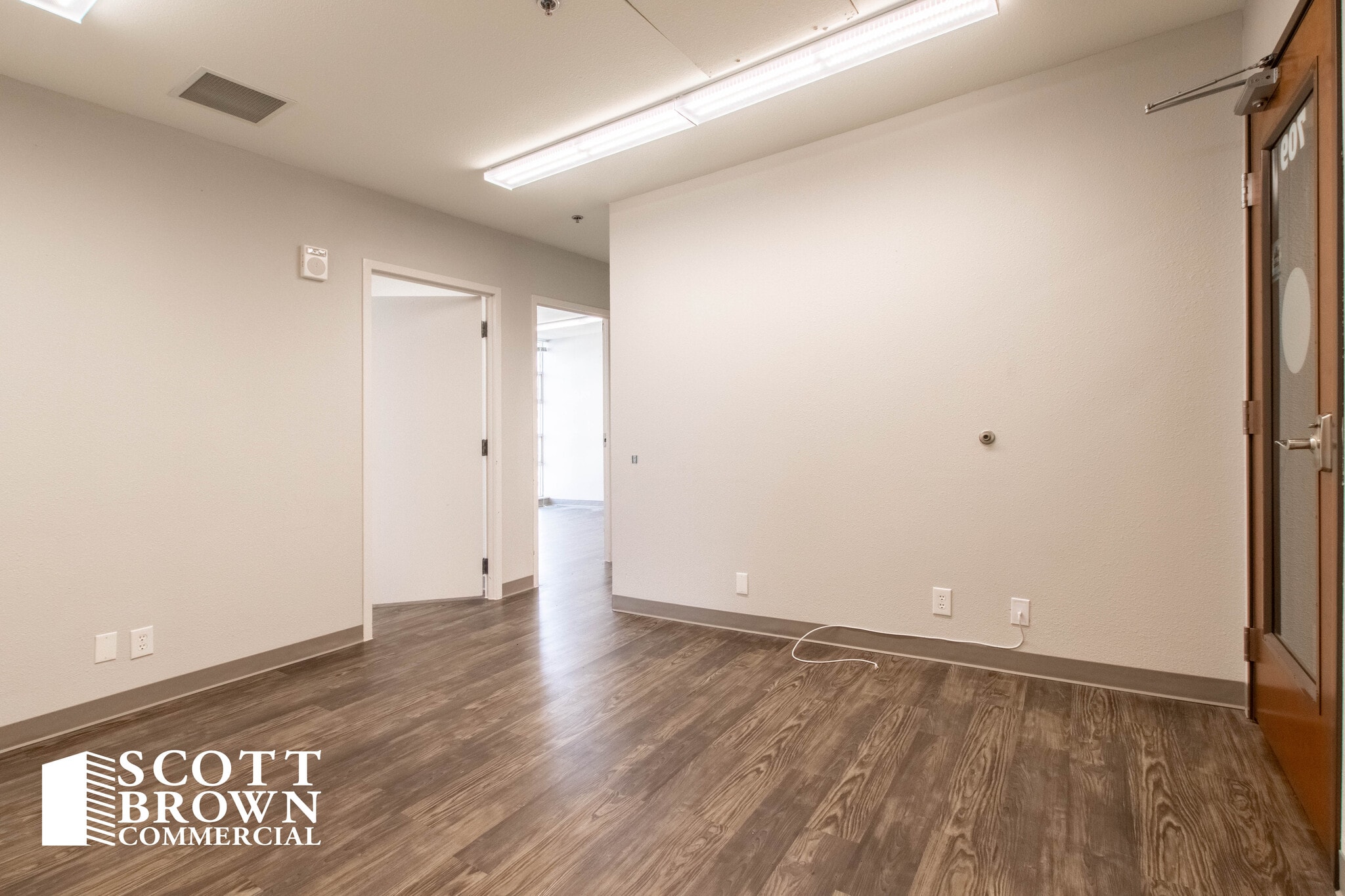 101 S Locust St, Denton, TX à louer Photo intérieure– Image 1 sur 3