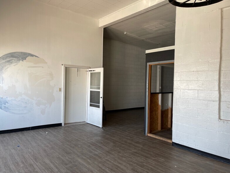 718 W Spruce St, Deming, NM à vendre - Photo intérieure – Image 2 sur 12
