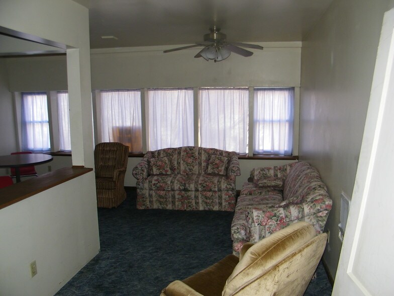 8 W 5th, Fulton, MO à vendre - Photo de l’immeuble – Image 2 sur 6