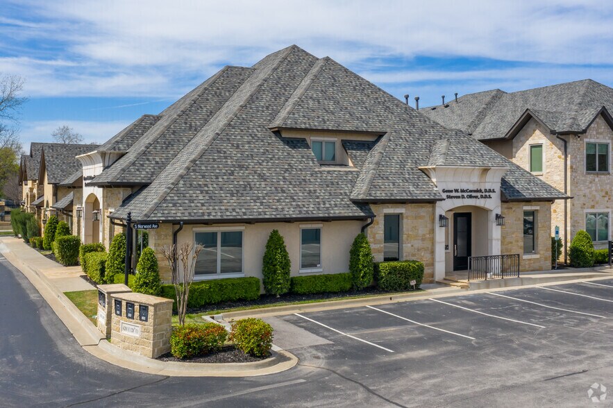 6281 E 120th Ct, Tulsa, OK à louer - Photo de l’immeuble – Image 1 sur 28