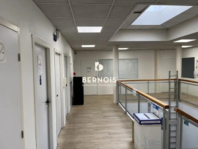 Plus de détails pour Bureau à vendre