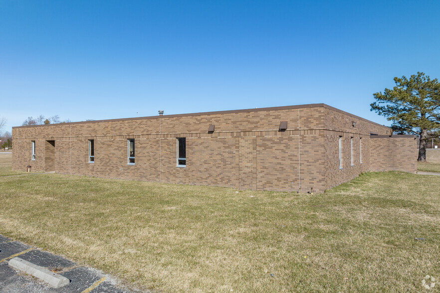 355 Griswold Rd, Elyria, OH à louer - Photo de l’immeuble – Image 2 sur 5