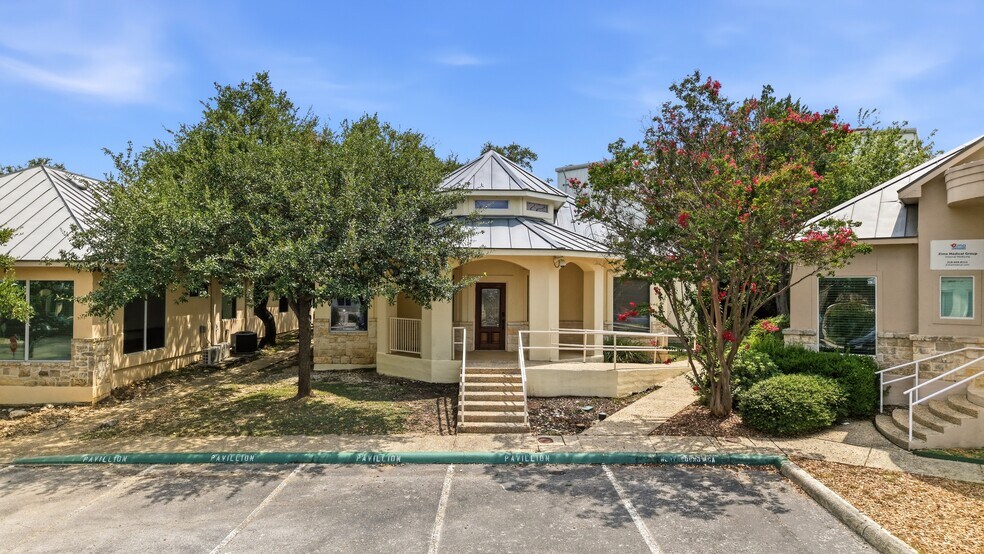 15303 Huebner Rd, San Antonio, TX à louer - Photo de l’immeuble – Image 1 sur 4