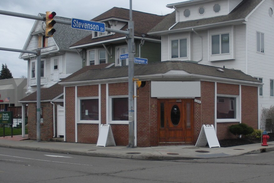 1923 Seneca St, Buffalo, NY à vendre - Photo de l’immeuble – Image 2 sur 24