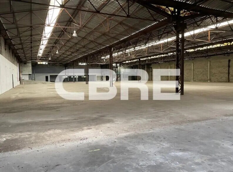 Local d’activités dans La Trinité à louer - Photo de l’immeuble – Image 1 sur 7